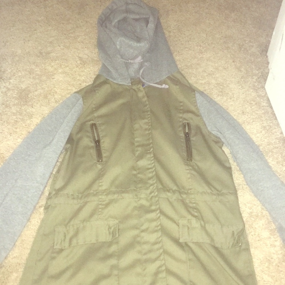 Small jacket gently used can be worn by a teen